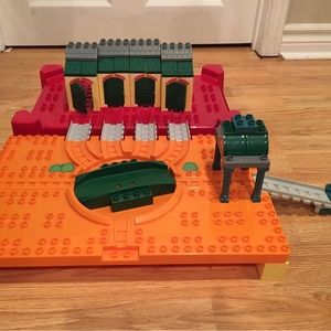 Mega bloks Thomas the train- Tidmouth sheds
